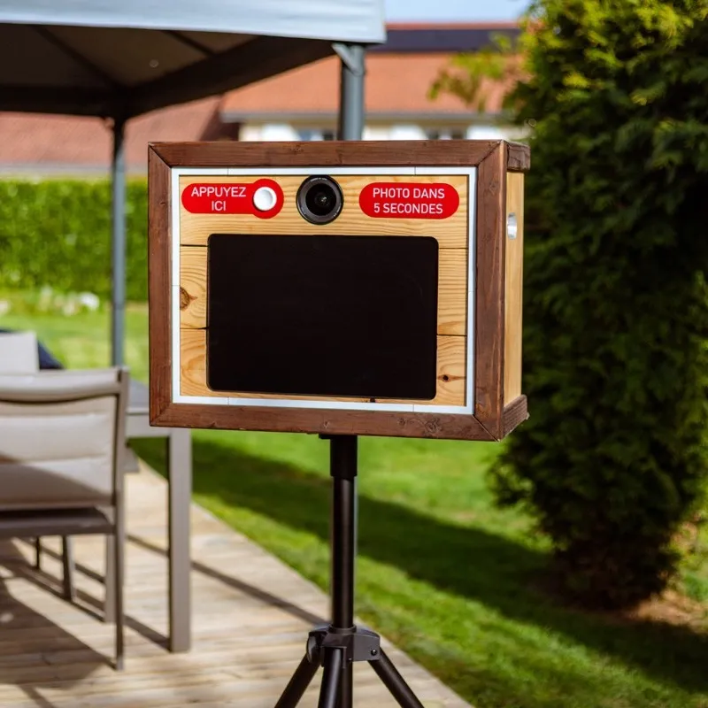 Photobooth JJLR Films install&eacute; en ext&eacute;rieur pour un &eacute;v&eacute;nement sur terrasse